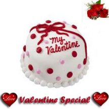 1 Kg Heart Chocolate Cake icing BE MY VALENTINE with 5 roses free