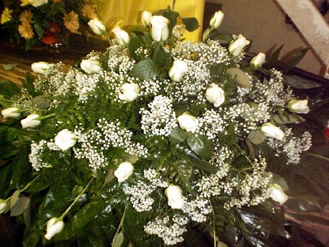 white roses basket