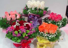 5 baskets of roses with 10 flowers each
