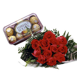 6 red roses with 16 pieces chocolates