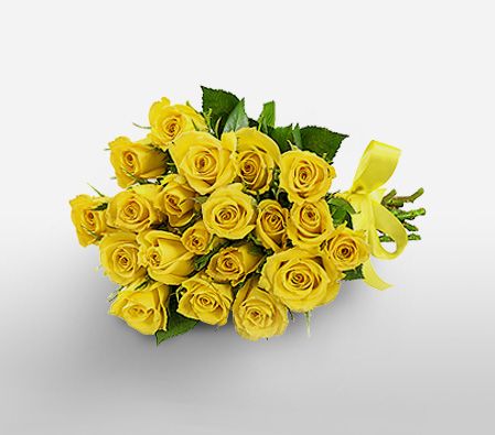 12 Yellow roses in a bouquet