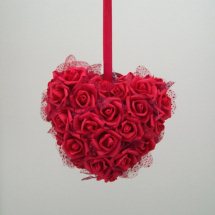 Hanging heart of 24 Red roses