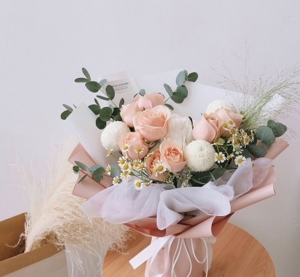 15 pastel pink white roses hand bouquet