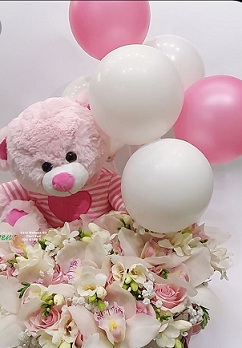 Teddy with white pink pastel flowers and 4 white pink balloons 