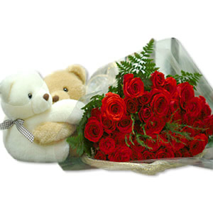 2 teddy bears and red roses