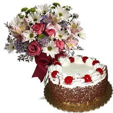 1/2 kg cake and flowers bouquet