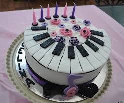 piano cake