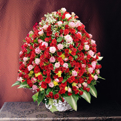 1000 roses arrangement