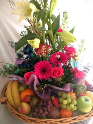 Fruit basket with bouquet
