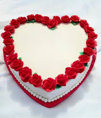 1 Kg heart black forest white icing border red roses