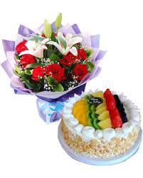 1/2 kg cake and flowers bouquet