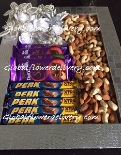 1 kg mix dryfruit with 4 silk and 5 perk chocolates in a decorated tray